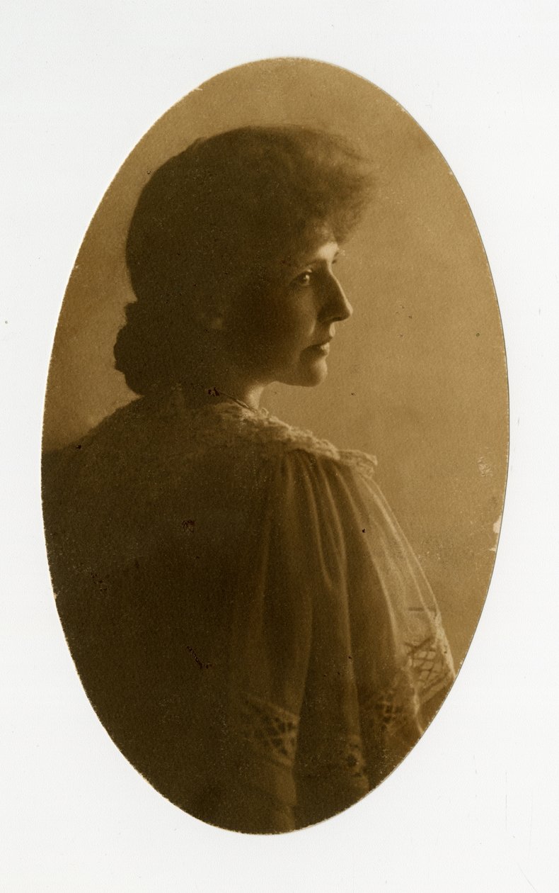 صورة بيضاوية لامرأة ، حوالي 1905-40 (صورة فضية من الجيلاتين) بواسطة جيسي تاربوكس بيلز