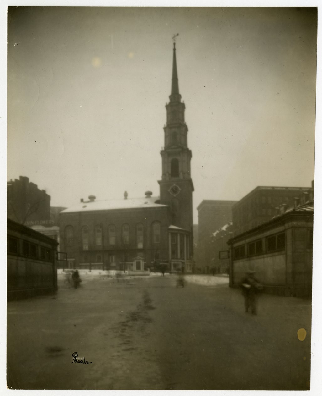 بارك سانت تشيرش ، بوسطن ، ماساتشوستس ، الولايات المتحدة الأمريكية ، حوالي 1902-10 (صورة فضية من الجيلاتين) بواسطة جيسي تاربوكس بيلز