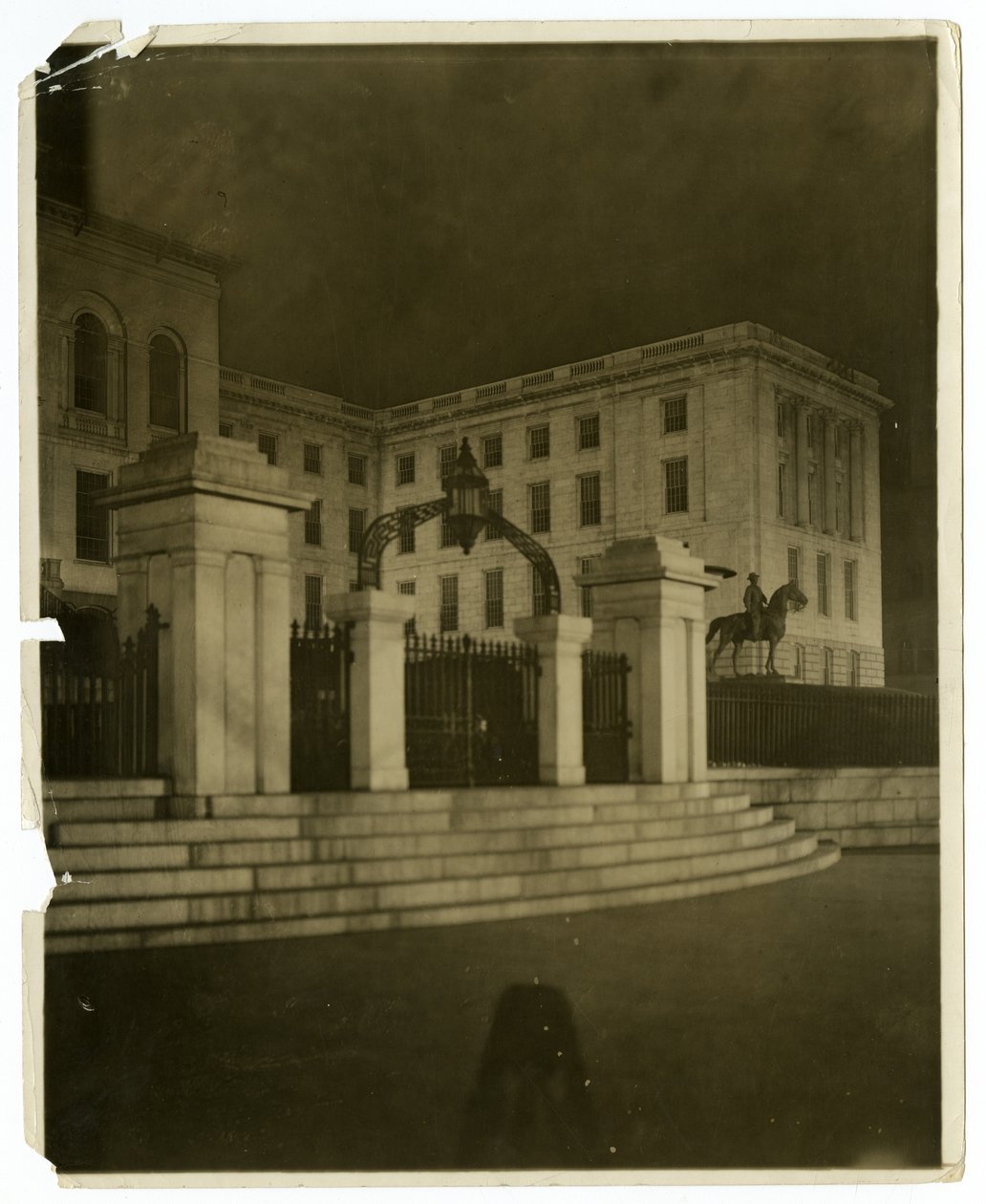 ستيت هاوس ، بوسطن ، الولايات المتحدة الأمريكية ، حوالي 1902-10 (صورة فضية للجيلاتين) بواسطة جيسي تاربوكس بيلز