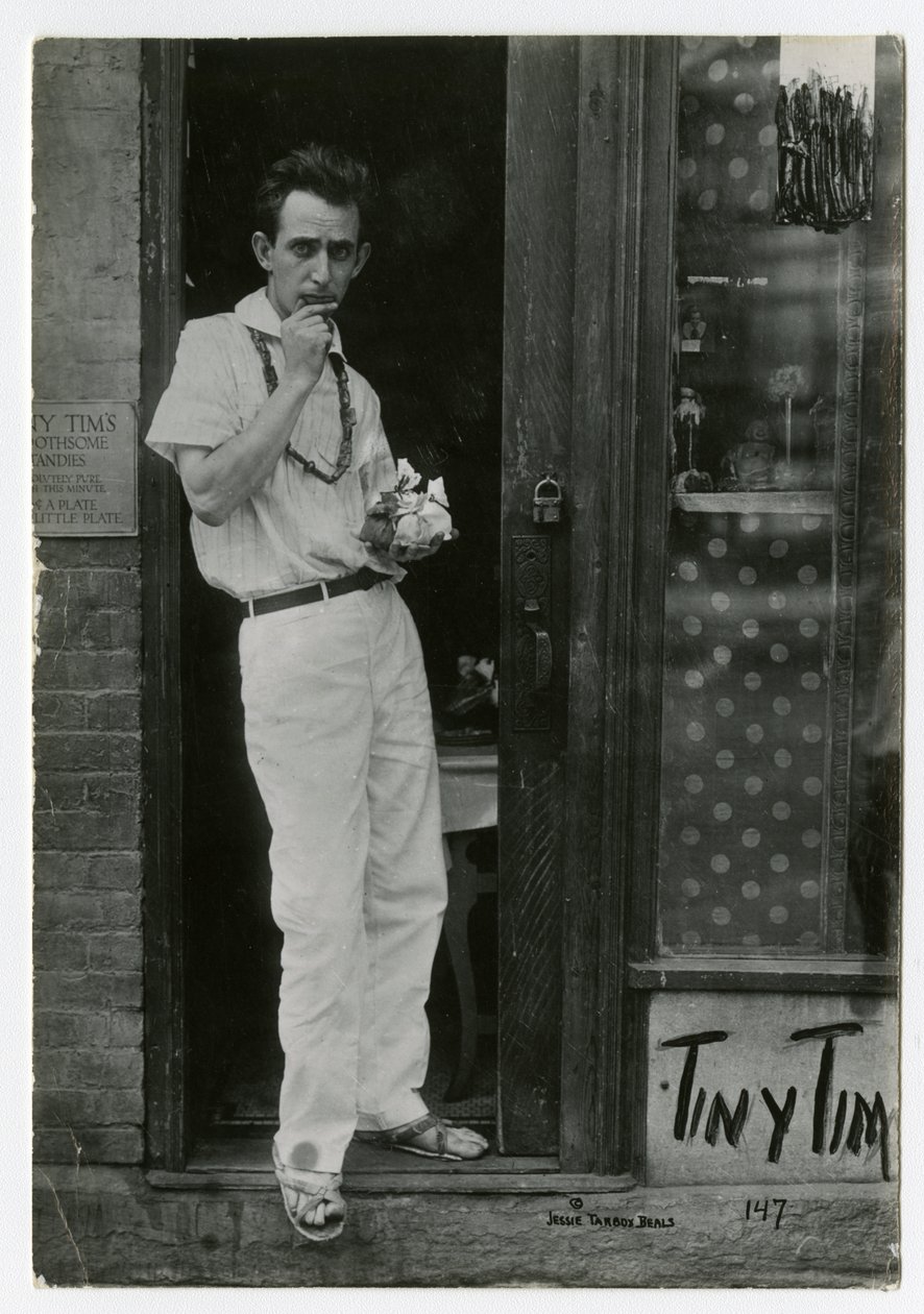 Tiny Tim ، Greenwich Village ، نيويورك ، الولايات المتحدة الأمريكية ، حوالي 1915-22 (صورة فضية من الجيلاتين) بواسطة جيسي تاربوكس بيلز