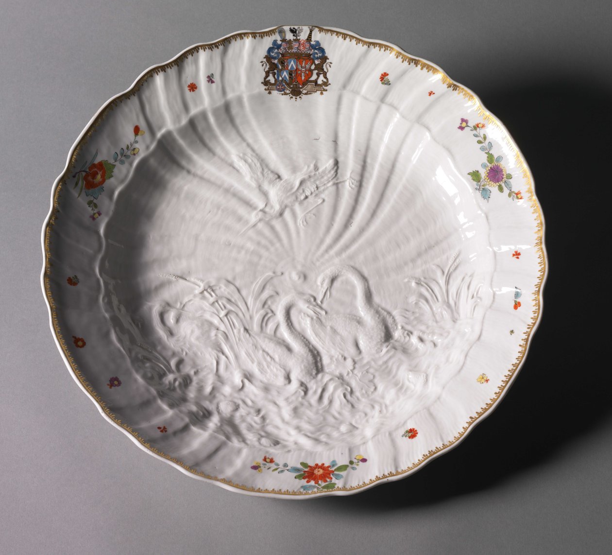 لوحة من Swan Service ، الشركة المصنعة Meissen Porcelain Factory ، ألمانيا ، c.1737-1741 (بورسلين) بواسطة يوهان يواكيم (بعد) كيلرز