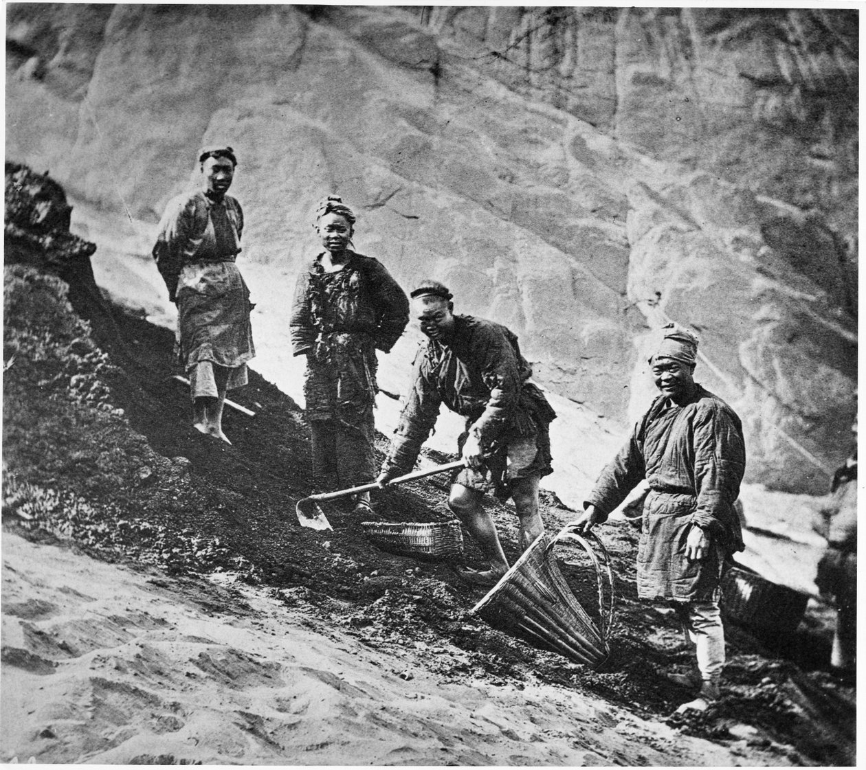 عمال المناجم الصينيون ، c.1867-72 بواسطة جون طومسون