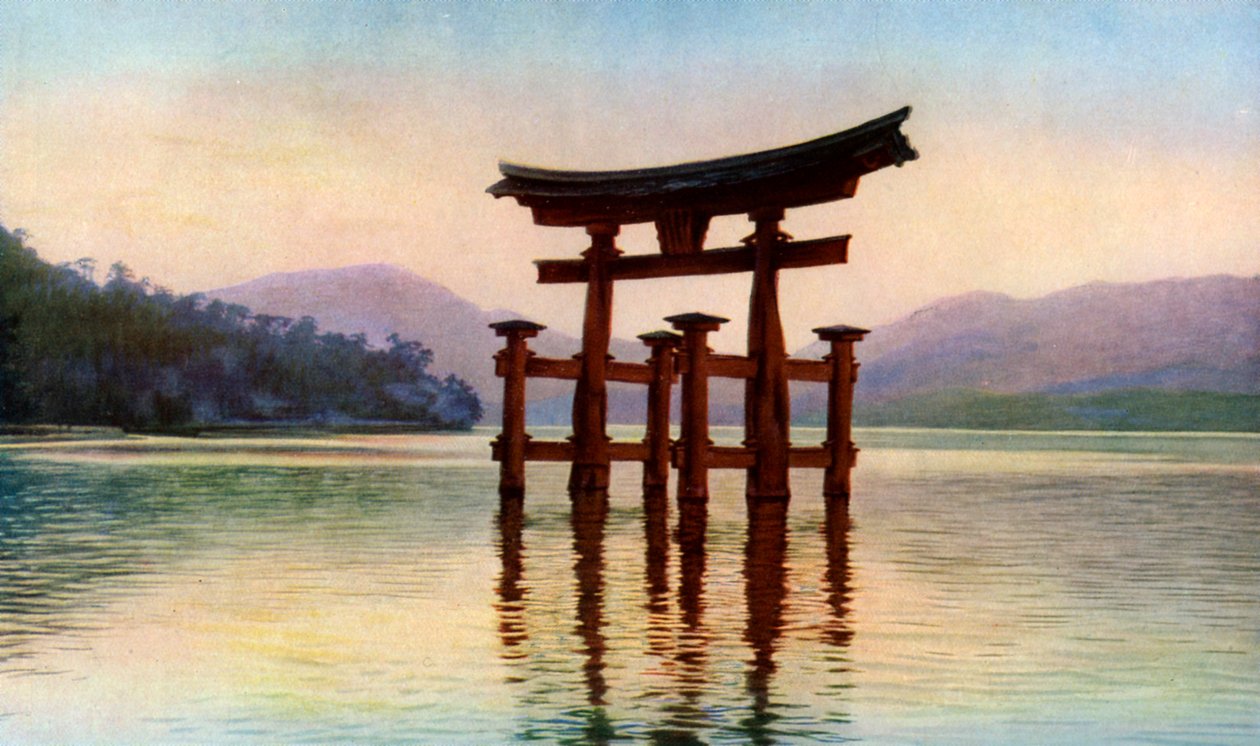 Torii of Itsukushima Temple في جزيرة مياجيما ، اليابان ، حوالي ثلاثينيات القرن العشرين بواسطة جون بوشبي