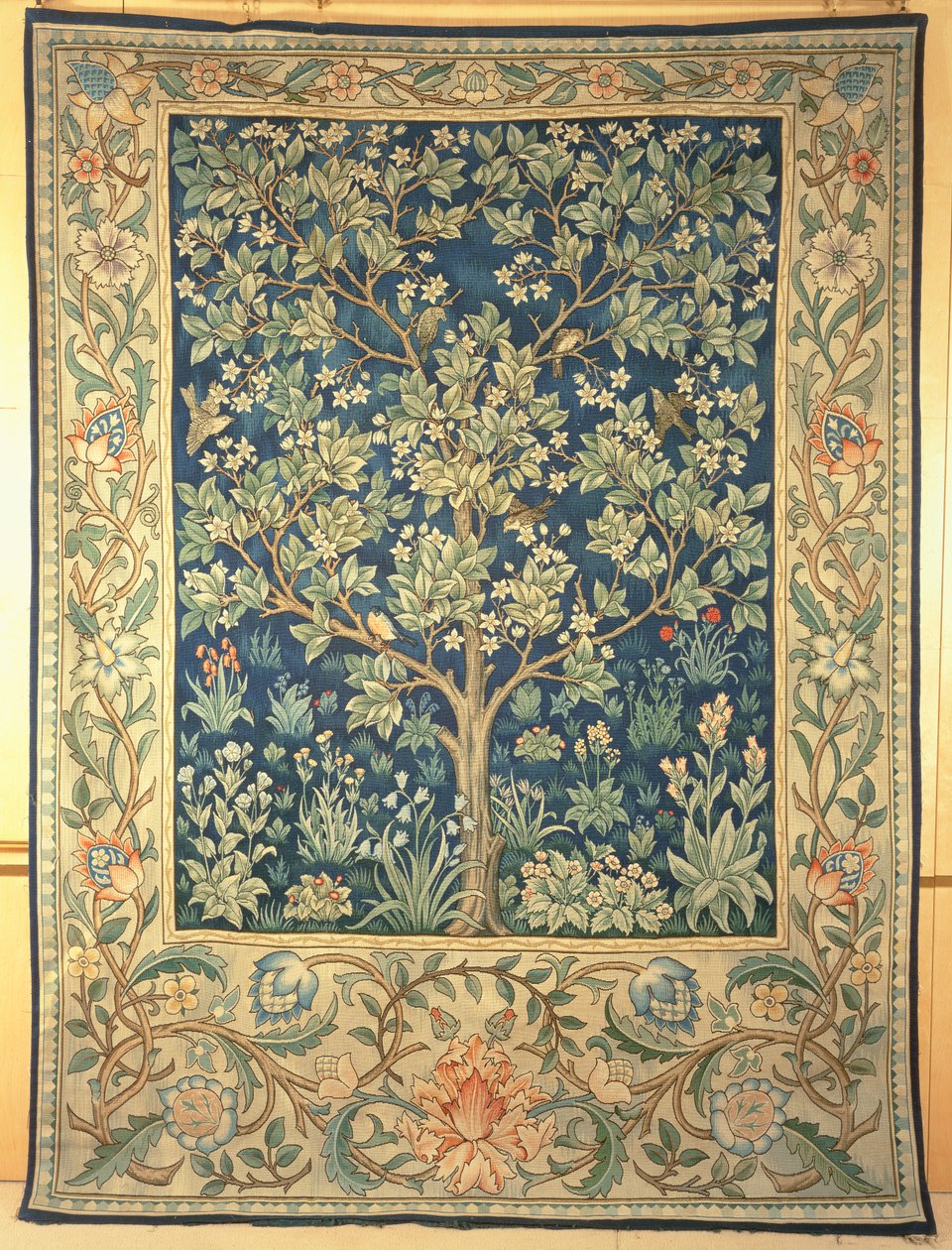نسيج شجرة Portiere ، صنع لشركة William Morris & Co. ، c.1909 بواسطة جون هنري ديرل