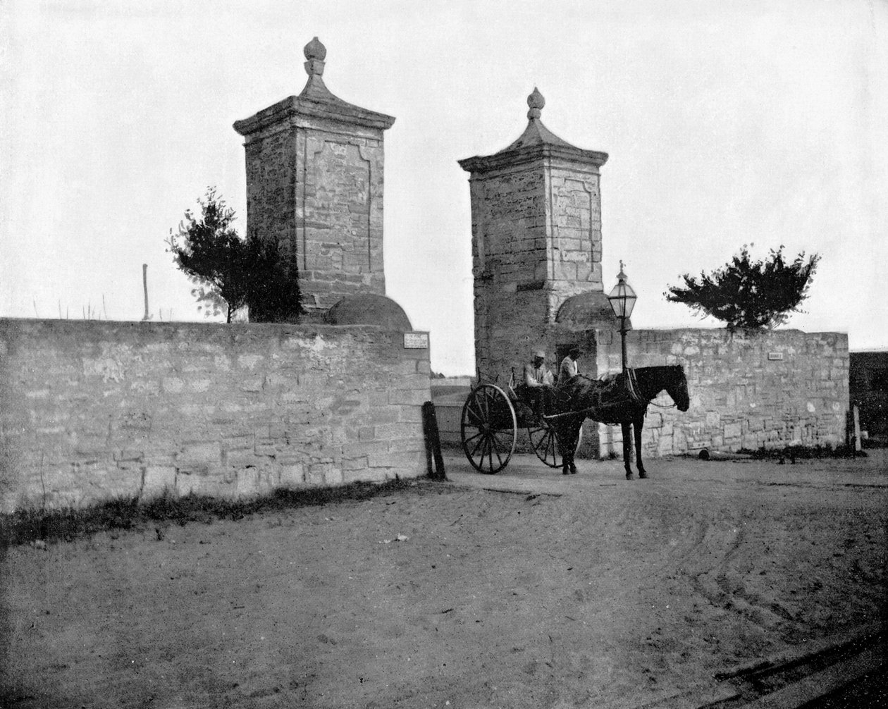 بوابة المدينة القديمة ، سانت أوغسطين ، فلوريدا ، الولايات المتحدة الأمريكية ، 1893. بواسطة جون ل. ستودارد
