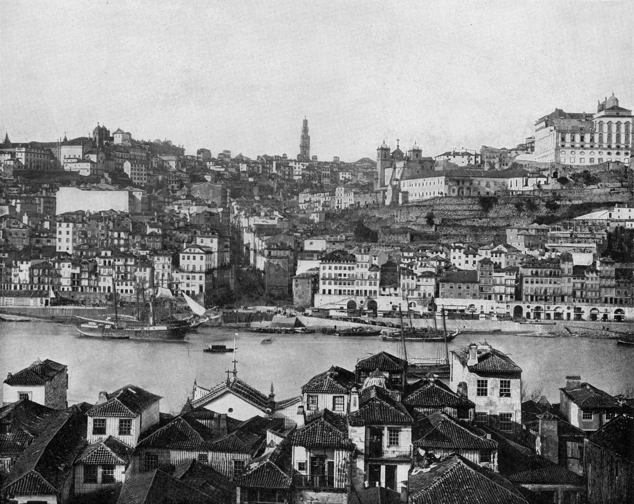Oporto في البرتغال (b / w photo) بواسطة جون لوسون ستودارد
