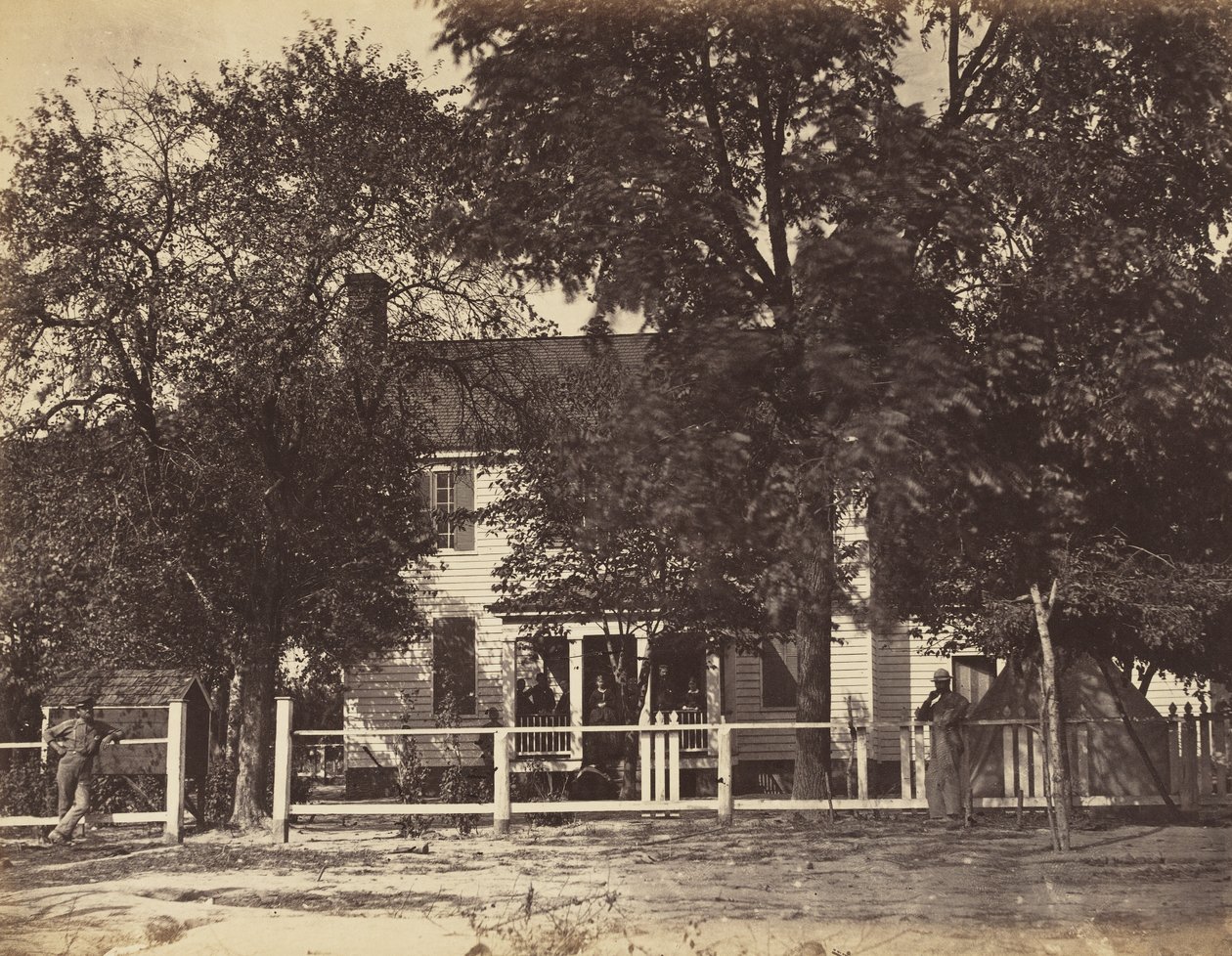 منزل أيكن ، على سكة حديد ويلدون ، فيرجينيا. ، فبراير 1865 (طباعة مُنيرة مُثبَّتة على ورق منسوج) بواسطة جون ريكي