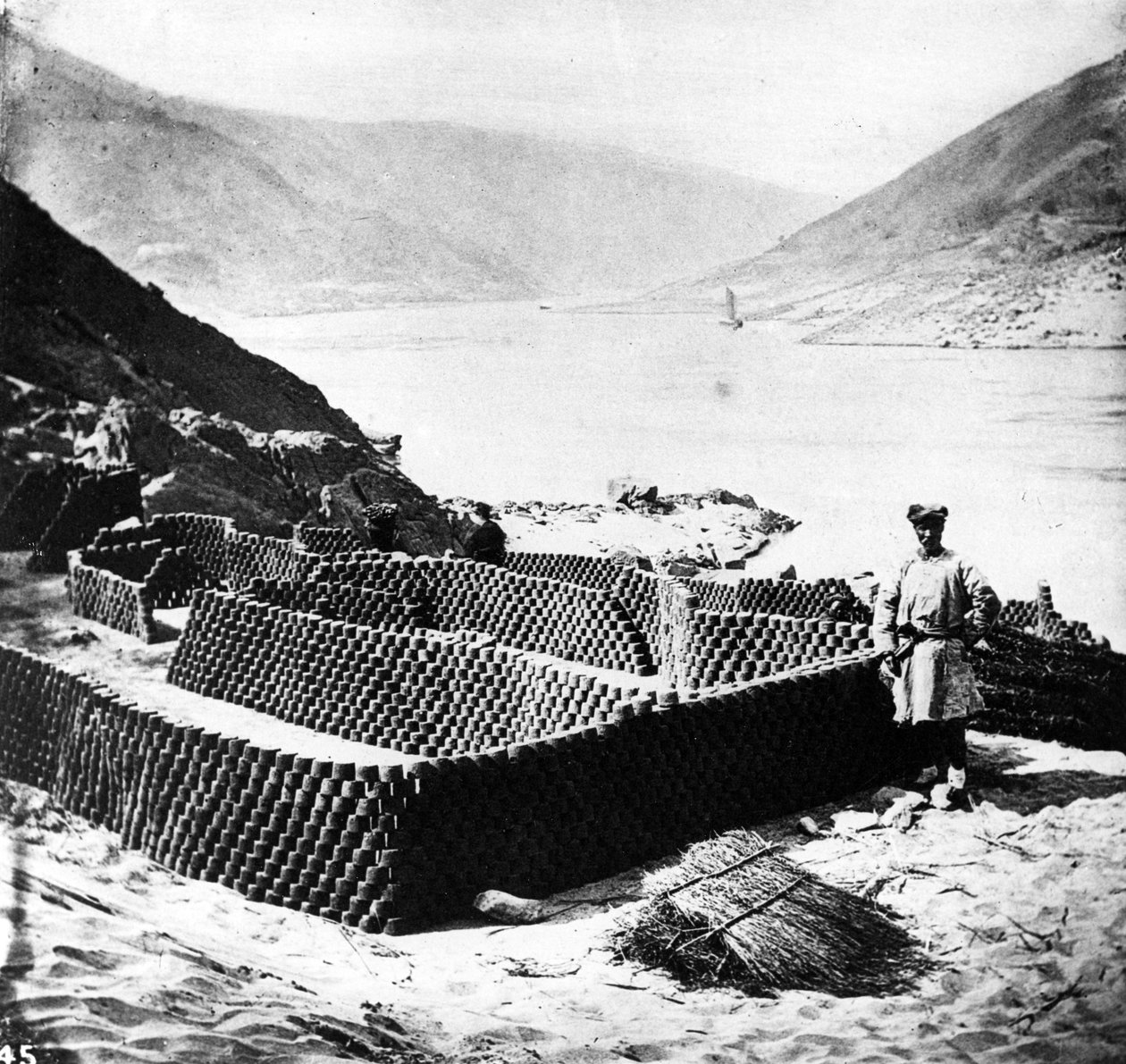 تجفيف الوقود للتصدير ، مقاطعة هوبي ، c.1870 بواسطة جون طومسون