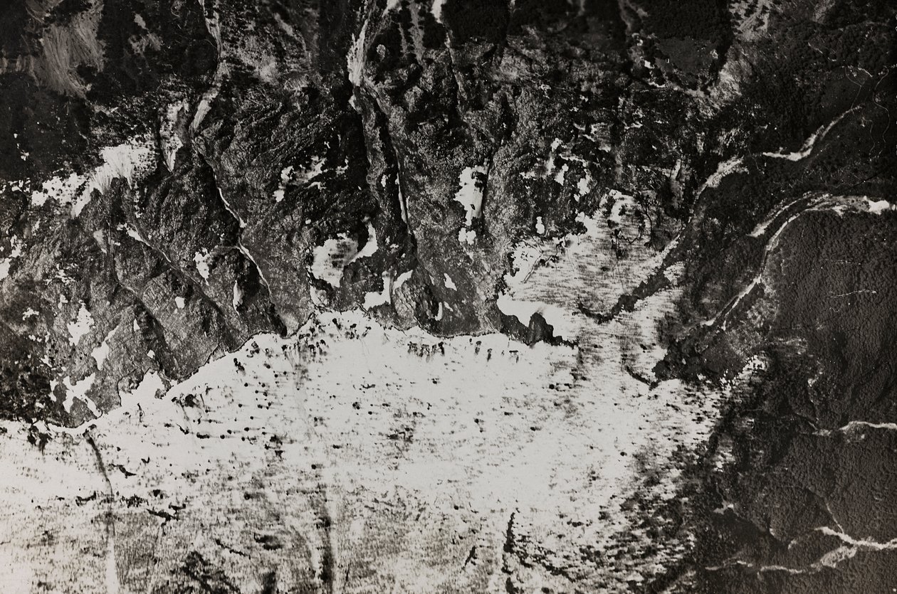 ألبوم "Meine weltkriegs - Erinnerungen South-West Front (Carinthia، Italien، South Tyrol) (حربتي العالمية - ذكريات عن الجبهة الجنوبية الغربية في كارينثيا ، إيطاليا ، ترينتينو-ألتو أديجي) 31/03/1915-12 / 11 / 1918 - جوزيف زوهليس فيين ": منظر جوي لمنطقة الحر بواسطة جوزيف زوهليس