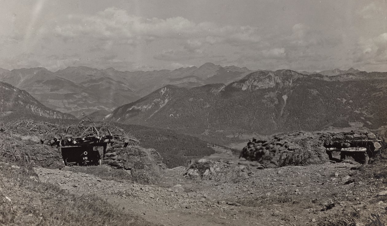 ألبوم "Meine weltkriegs - Erinnerungen South-West Front (Carinthia، Italien، South Tyrol) (حربي العالمية - ذكريات عن الجبهة الجنوبية الغربية في كارينثيا ، إيطاليا ، ترينتينو ألتو أديجي) 31/03/1915 - 12/11 / 1918 - Josef Zohles Wien ": ملاجئ للبنا بواسطة جوزيف زوهليس