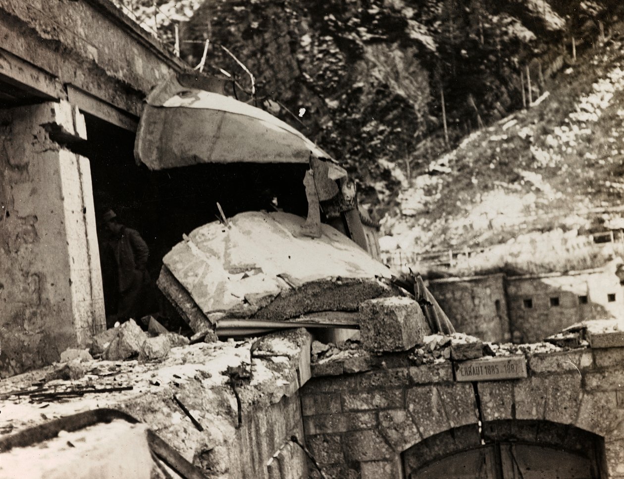 ألبوم "بلدي الحرب العالمية - ذكريات الجبهة الجنوبية الغربية (كارينثيا ، إيطاليا ، جنوب تيرول) (حربتي العالمية - ذكريات الجبهة الجنوبية الغربية في كارينثيا ، إيطاليا ، ترينتينو ألتو أديجي) 31/03 / 1915-12 / 11/1918 - جوزيف زوهليس فيينا ": ركام (صو بواسطة جوزيف زوهليس