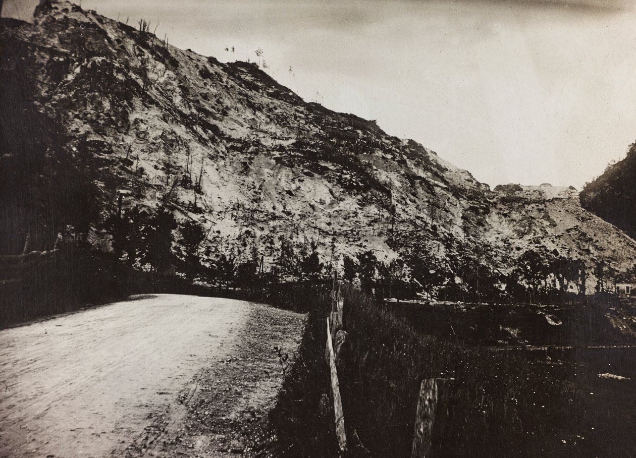 ألبوم "بلدي الحرب العالمية - ذكريات الجبهة الجنوبية الغربية (كارينثيا ، إيطاليا ، جنوب تيرول) (حربي العالمية - ذكريات الجبهة الجنوبية الغربية في كارينثيا ، إيطاليا ، ترينتينو ألتو أديجي) 31/03 / 1915-12 / 11/1918 - جوزيف زوهليس فيينا ": Fort Hensel (b / w  بواسطة جوزيف زوهليس