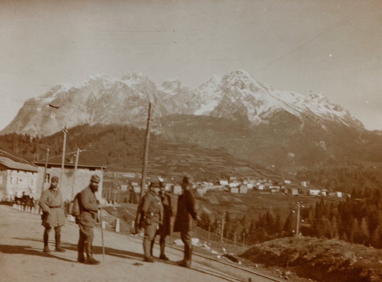ألبوم "Meine weltkriegs - Erinnerungen South-West Front (Carinthia، Italien، South Tyrol) (حربي العالمية - ذكريات عن الجبهة الجنوبية الغربية في كارينثيا ، إيطاليا ، ترينتينو ألتو أديجي) 31/03/1915 - 12/11 / 1918 - جوزيف زوهليس فيين ": جنود نمساويون في إيطا بواسطة جوزيف زوهليس