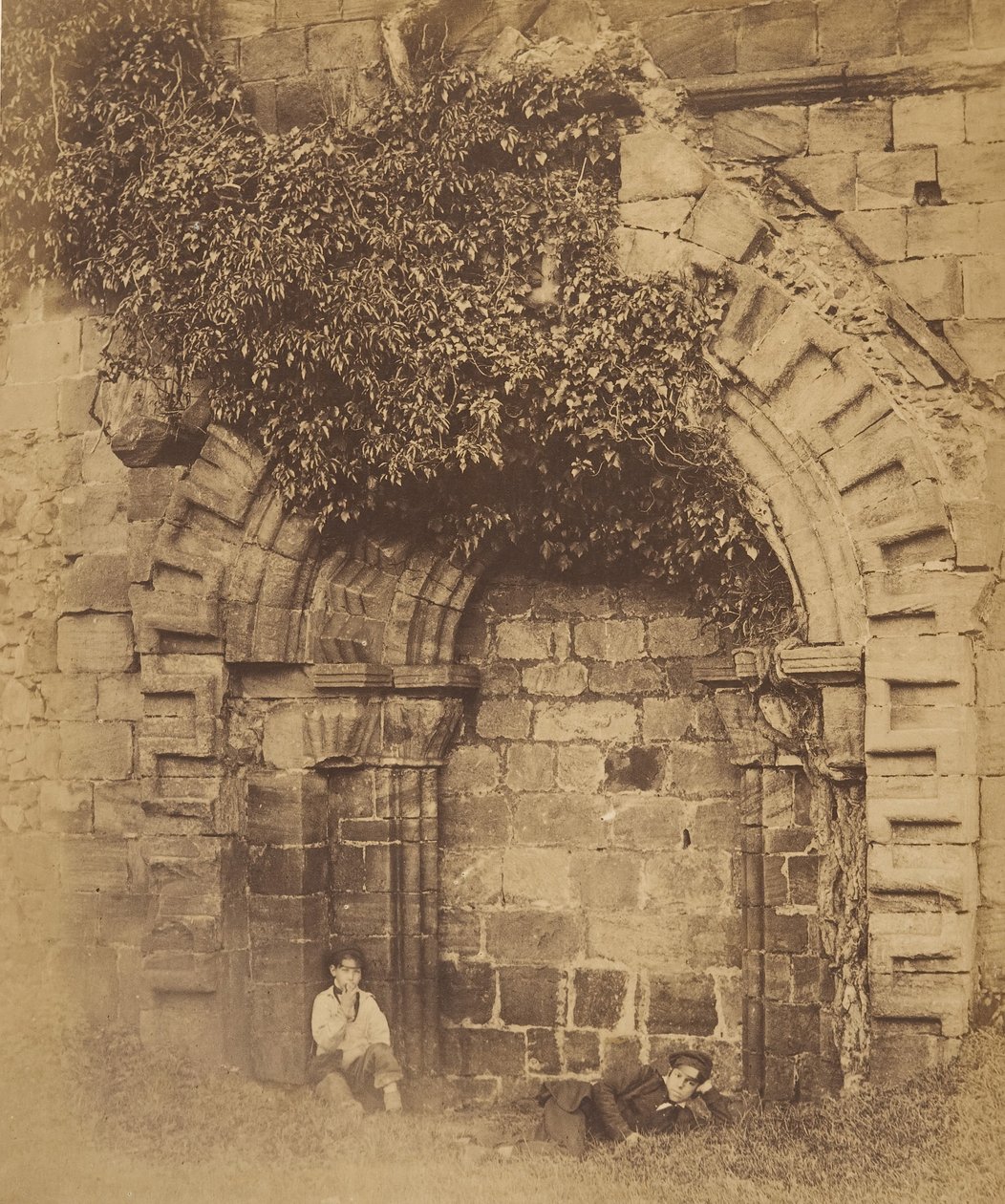 دير كيركستال. المدخل على الجانب الشمالي ، 1850. بواسطة جوزيف كوندال