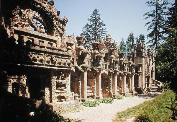 القصر المثالي ، بني 1879-1912 بواسطة جوزيف فرديناند شيفال