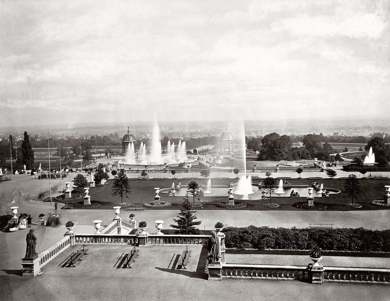 كريستال بالاس في لندن: المدرجات والنوافير ، حوالي عام 1870 (صورة بالأبيض والأسود) بواسطة جوزيف باكستون