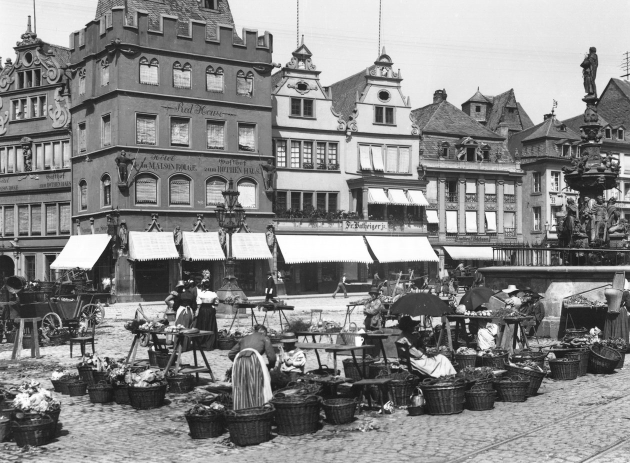 The Market Place at Trier، c.1910 بواسطة جوسيت
