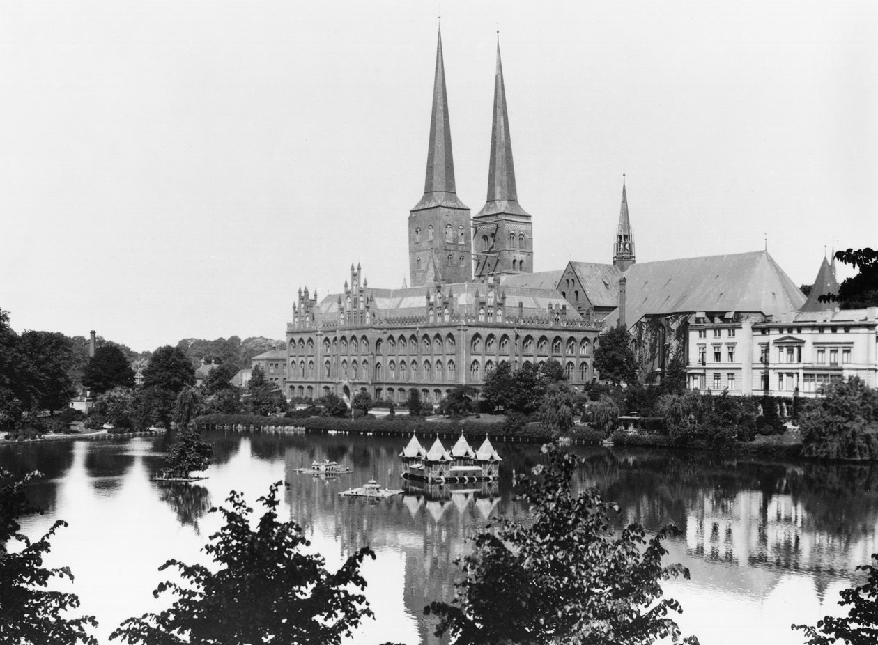 منظر للمتحف مع Marienkirche في الخلفية ، لوبيك ، ج .1910 بواسطة جوسيت