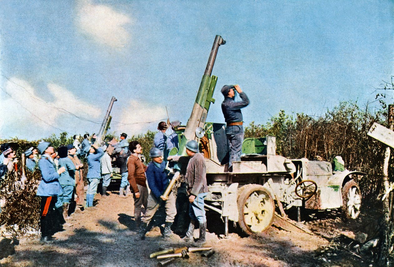 تم تركيب مدافع مضادة للطائرات على المركبات أثناء العمل ، فردان ، سبتمبر 1916 (ذاتي اللون) بواسطة جول جيرفيه كورتيلمونت