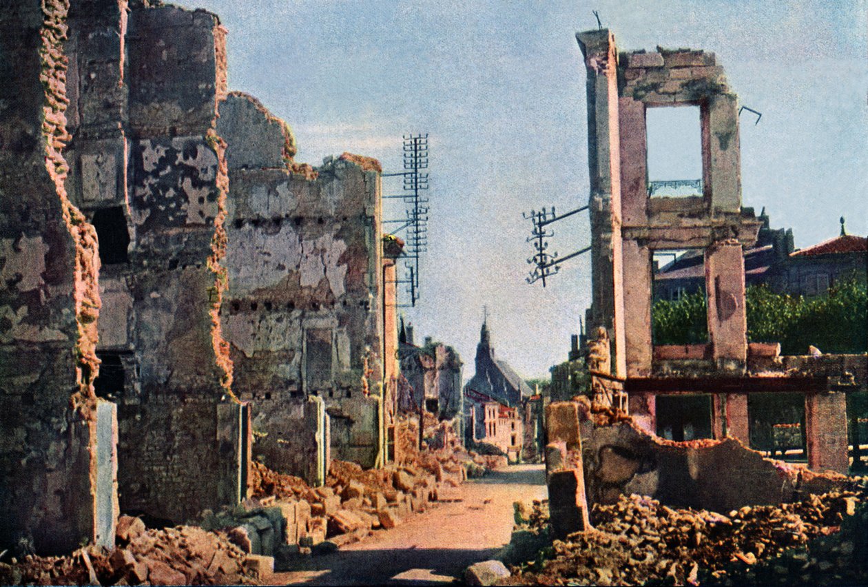 منظر لـ فردان بعد 8 أشهر من القصف ، سبتمبر 1916 (ذاتي اللون) بواسطة جول جيرفيه كورتيلمونت