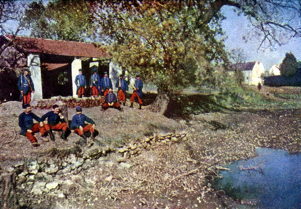 الجنود الفرنسيون في شهرون أثناء معركة المارن شرقي باريس ، سبتمبر 1914 (اللون الآلي) بواسطة جول جيرفيه كورتيلمونت