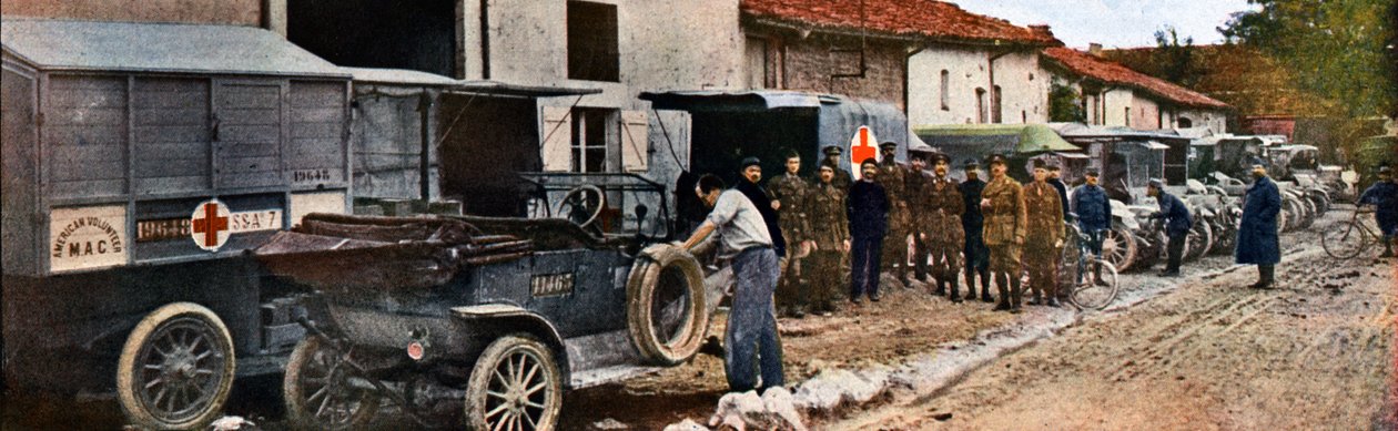مكتب البريد الأمريكي وسيارات الإسعاف مع الصليب الأحمر في ديو سور ميوز شمال فردان ، سبتمبر 1916 (ذاتي اللون) بواسطة جول جيرفيه كورتيلمونت