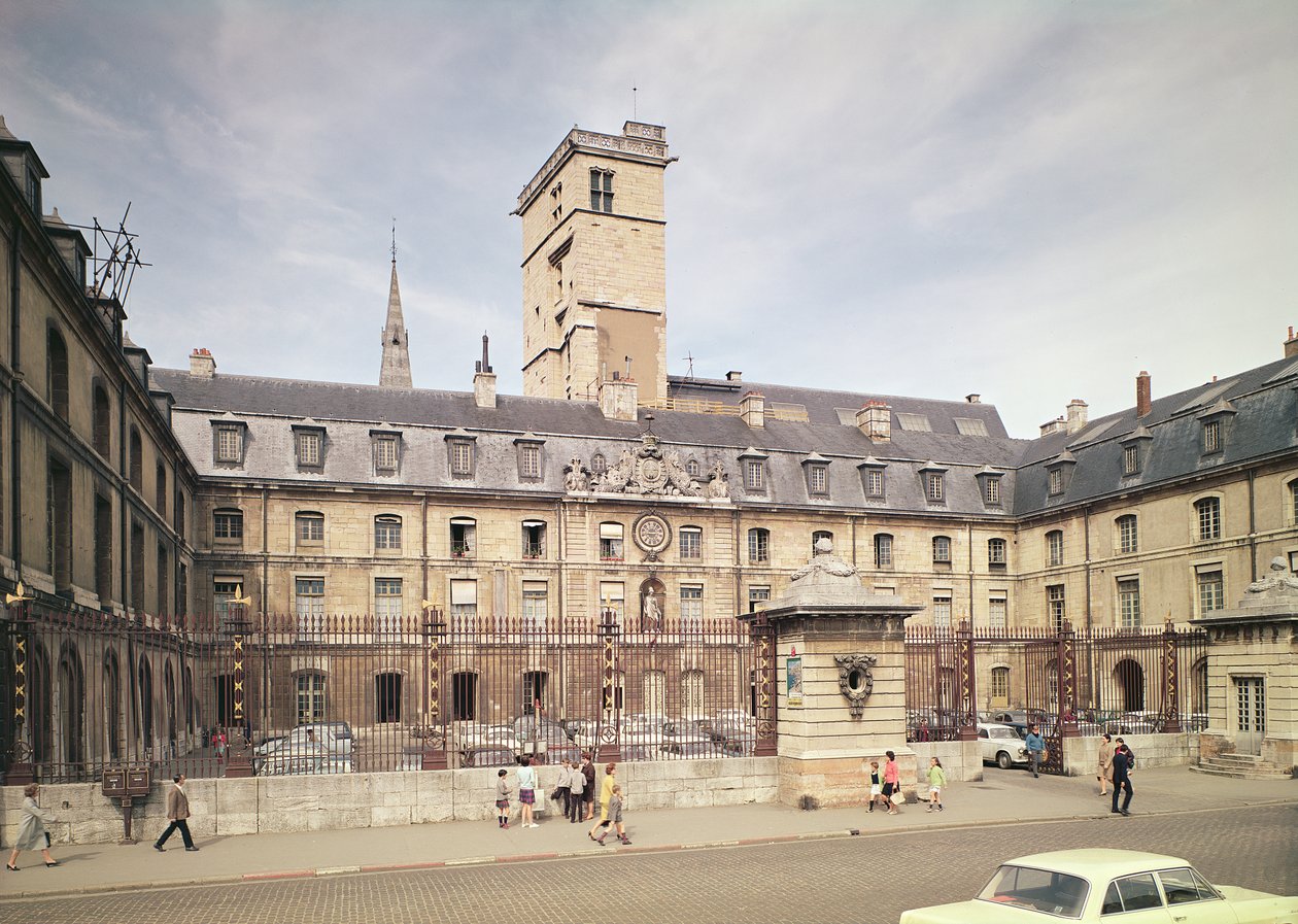 واجهة Hotel de Ville ، القصر السابق لدول بورغوندي بواسطة جول هاردوين مانسارت
