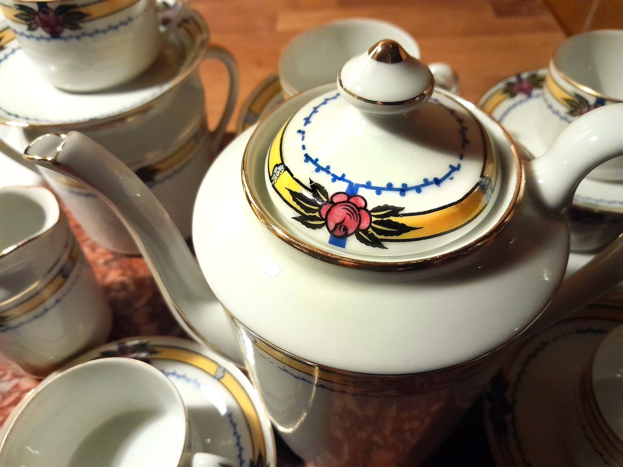 طقم شاي آرت ديكو، 2023 (صورة فوتوغرافية) بواسطة 