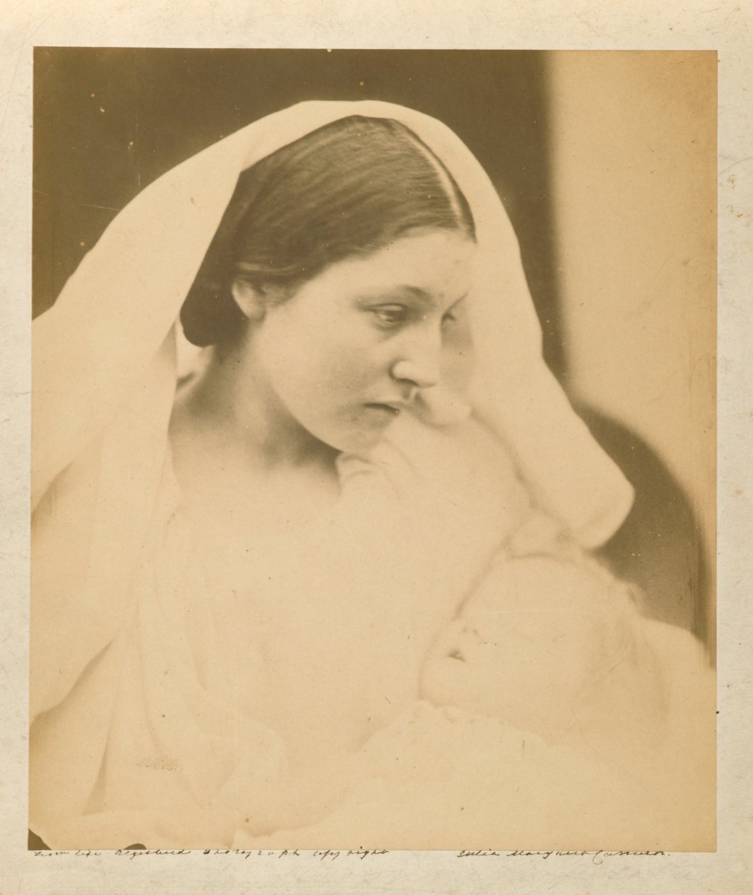 لا مادونا ريبوساتا يستريح في الأمل ، 1864 (صورة زخرفية فضية) بواسطة جوليا مارغريت كاميرون