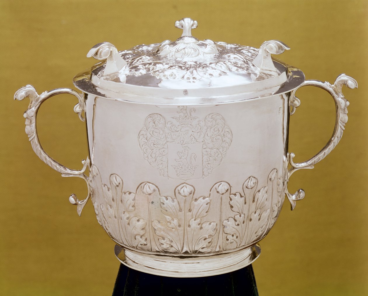 كوب وغطاء بمقبضين ، c.1695 (فضي) بواسطة جوريان بلانك
