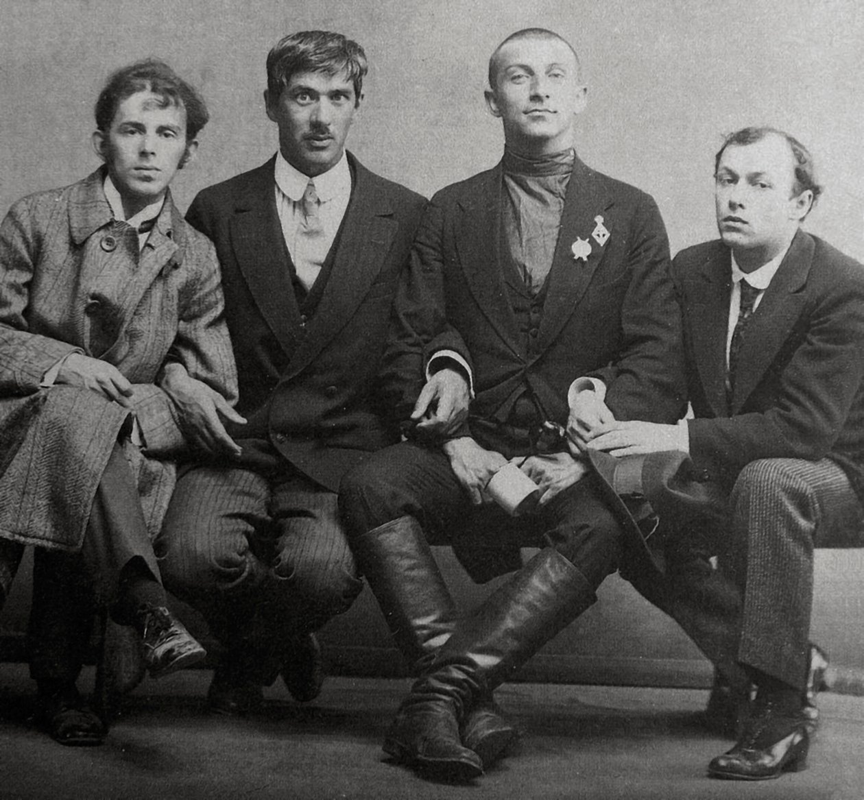 أوسيب ماندلستام ، وكورني تشوكوفسكي ، وبينيديكت ليفشيتس ويوري أنينكوف ، 1914 بواسطة كارل كارلوفيتش بولا