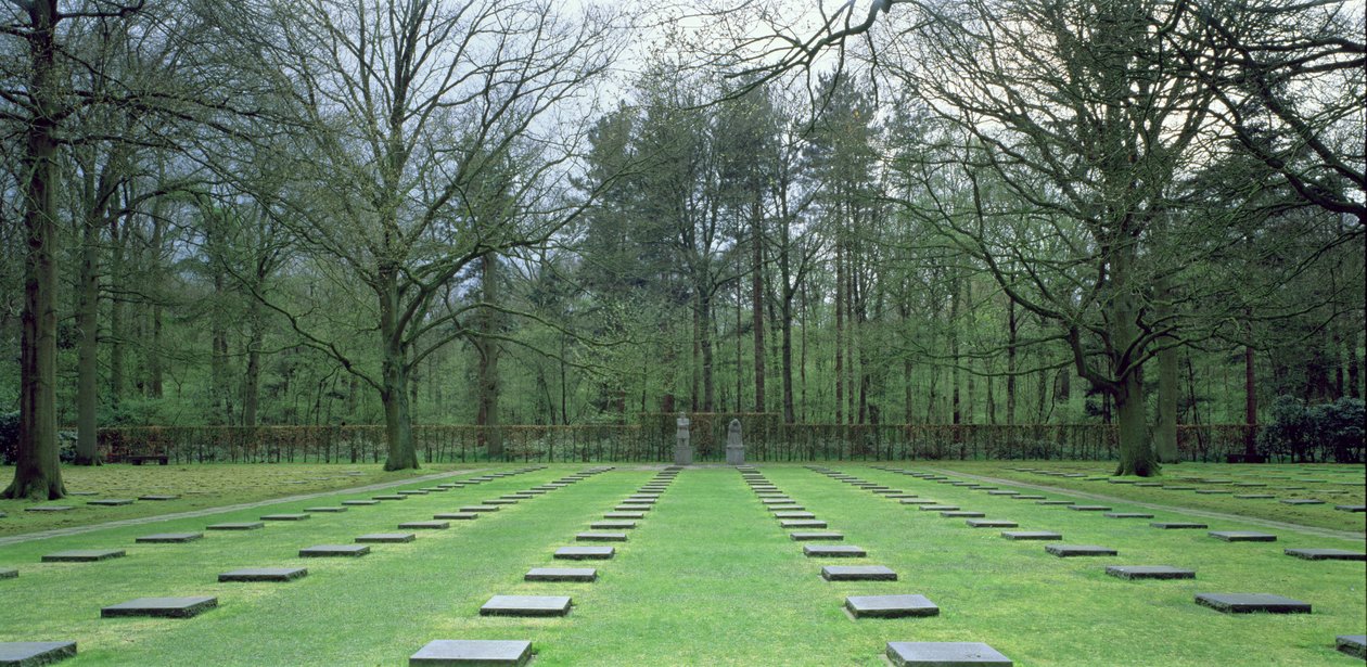 Vladslo German Military Cemetery (photo) (see also 176184) بواسطة كاتي كولويتز