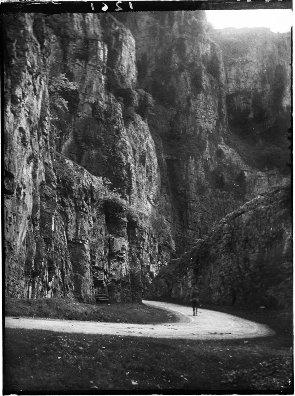 Cheddar Gorge ، Cliff Road ، Cheddar ، Sedgemoor ، Somerset ، 22/05/1907 (b / w photo) بواسطة كاثرين جان ماكفي