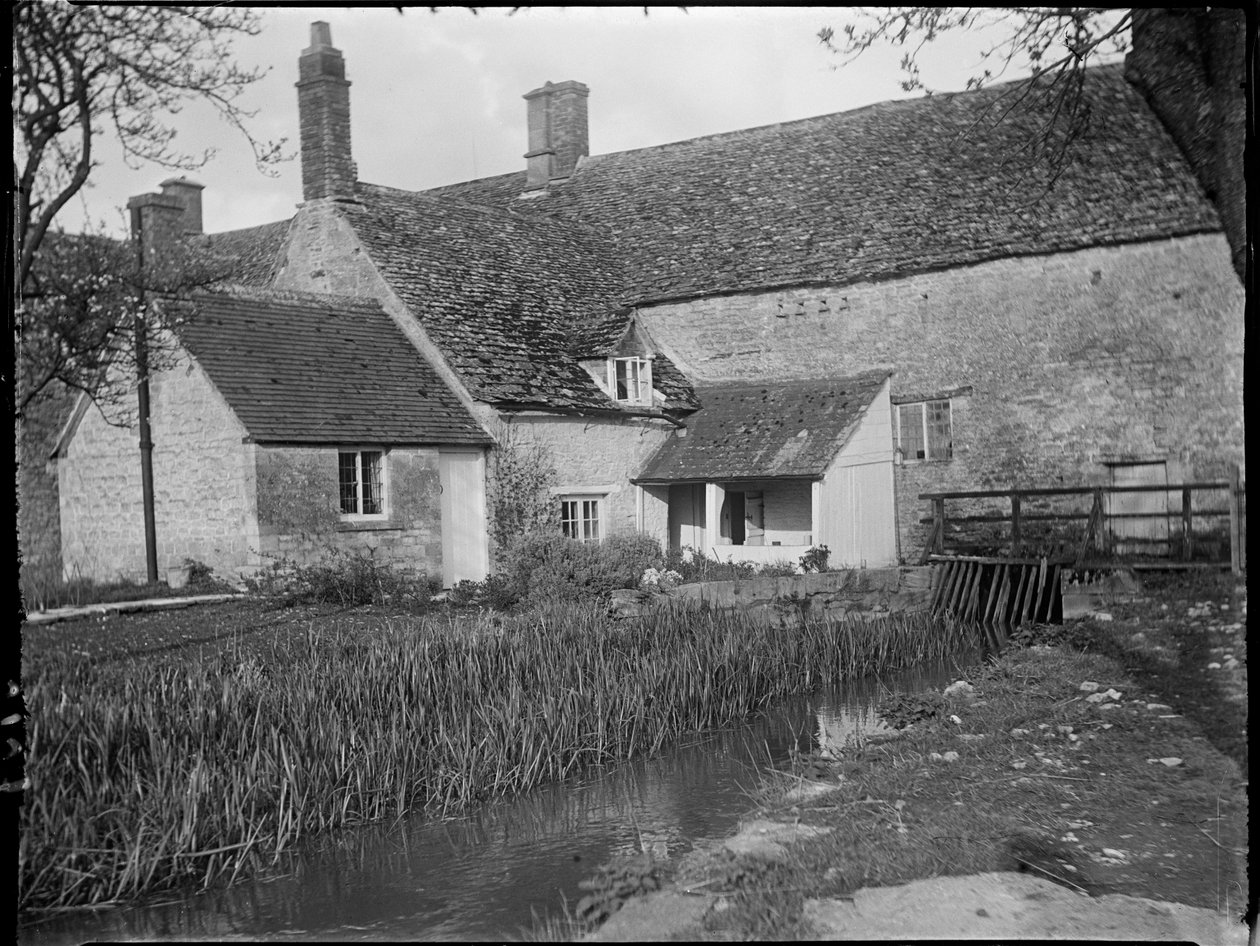 Mill Cottage و Swinbrook و Swinbrook و Widford ، Oxfordshire بواسطة كاثرين جان ماكفي