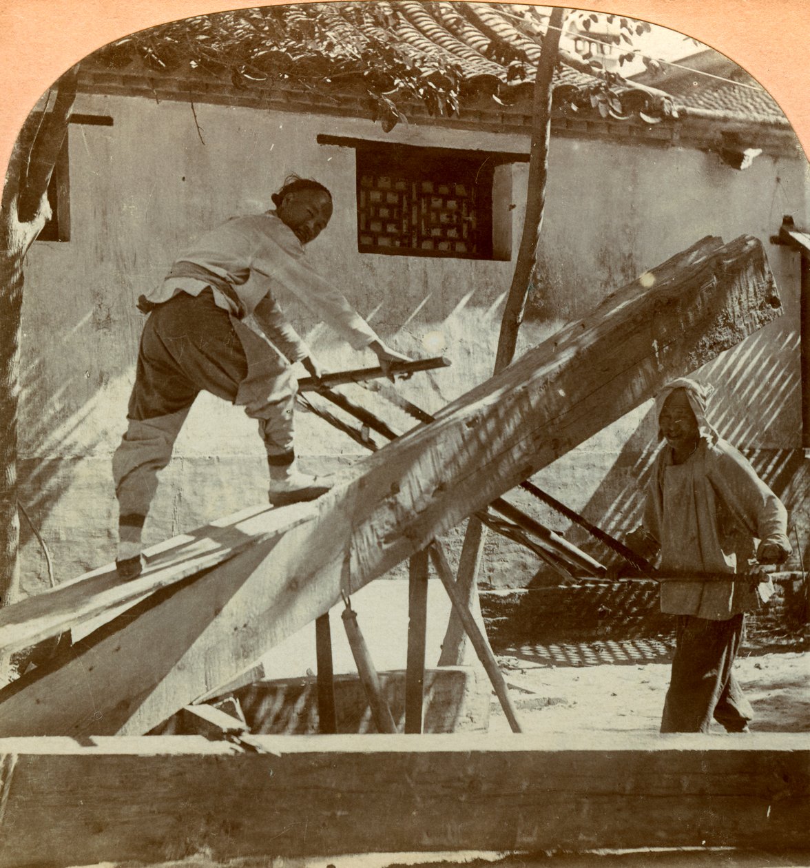 طاحونة منشار صيني ، بكين ، الصين ، 1900. بواسطة شركة كيستون فيو