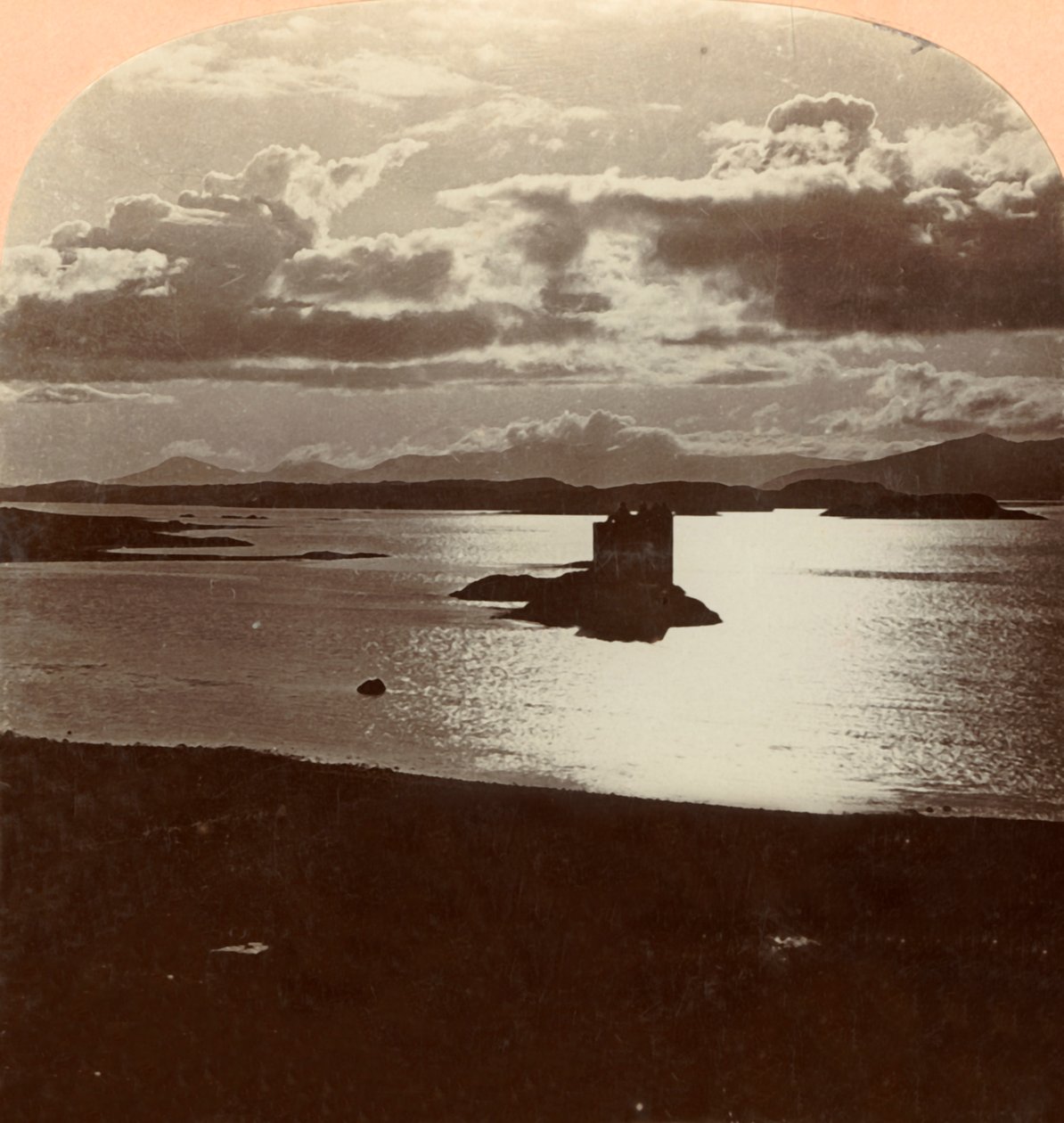 بحيرة لوموند من Moonlight ، اسكتلندا ، c1900. بواسطة شركة كيستون فيو