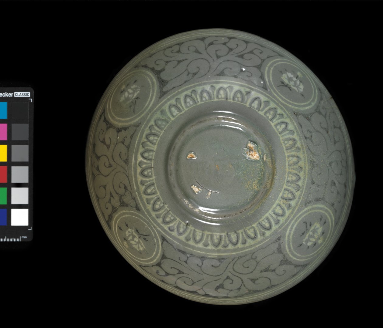 سلطانية مع رافعات وسحب ، حوالي 1150-1200 (خزف حجري مزجج بالسيلادون) بواسطة المدرسة الكورية