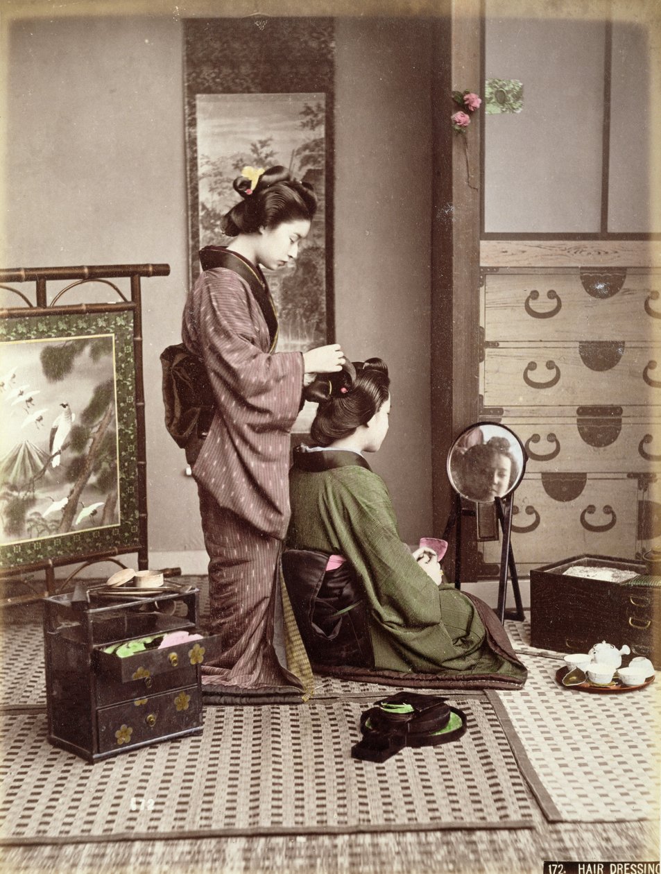 تصفيف الشعر ، اليابان ، c.1880 (طباعة زلابية ملونة باليد على البطاقة) بواسطة كوساكابي كيمبي