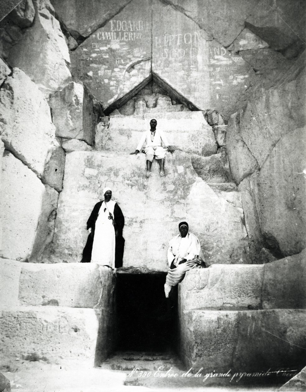 مدخل هرم خوفو العظيم ، ج .1880 بواسطة لانغاكي