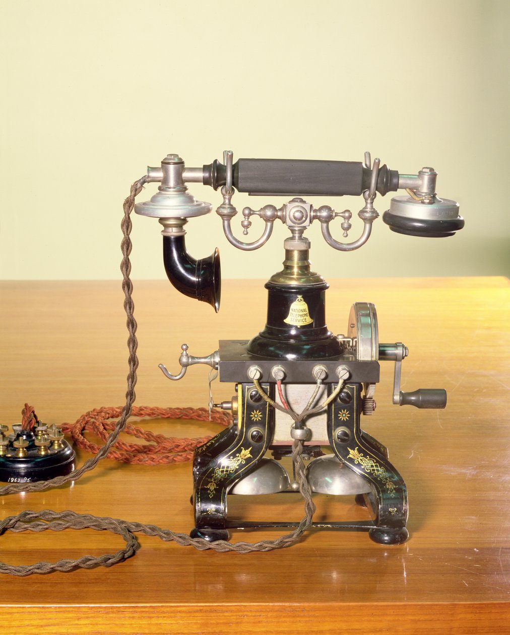 هاتف إريكسون ، 1890 (وسائط مختلطة) بواسطة لارس ماجنوس إريكسون