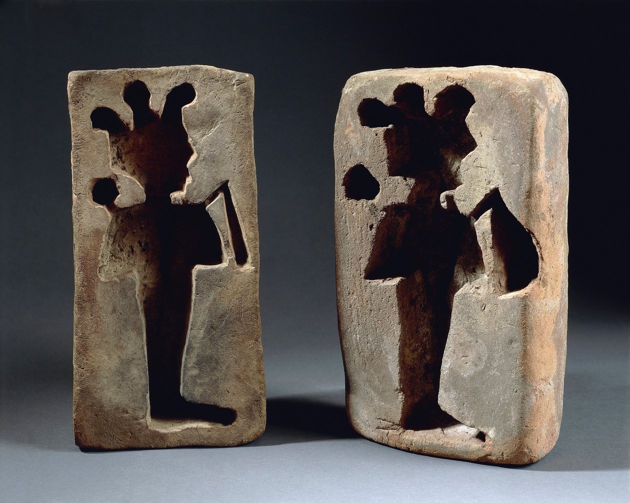 Two moulds of Osiris figure, from Abydos بواسطة العصر المتأخر المصري