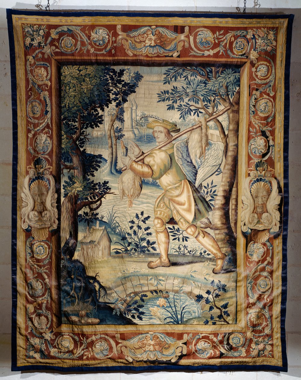 Game carrier, tapestry from series Hunts of Francis I بواسطة لوران جويوت