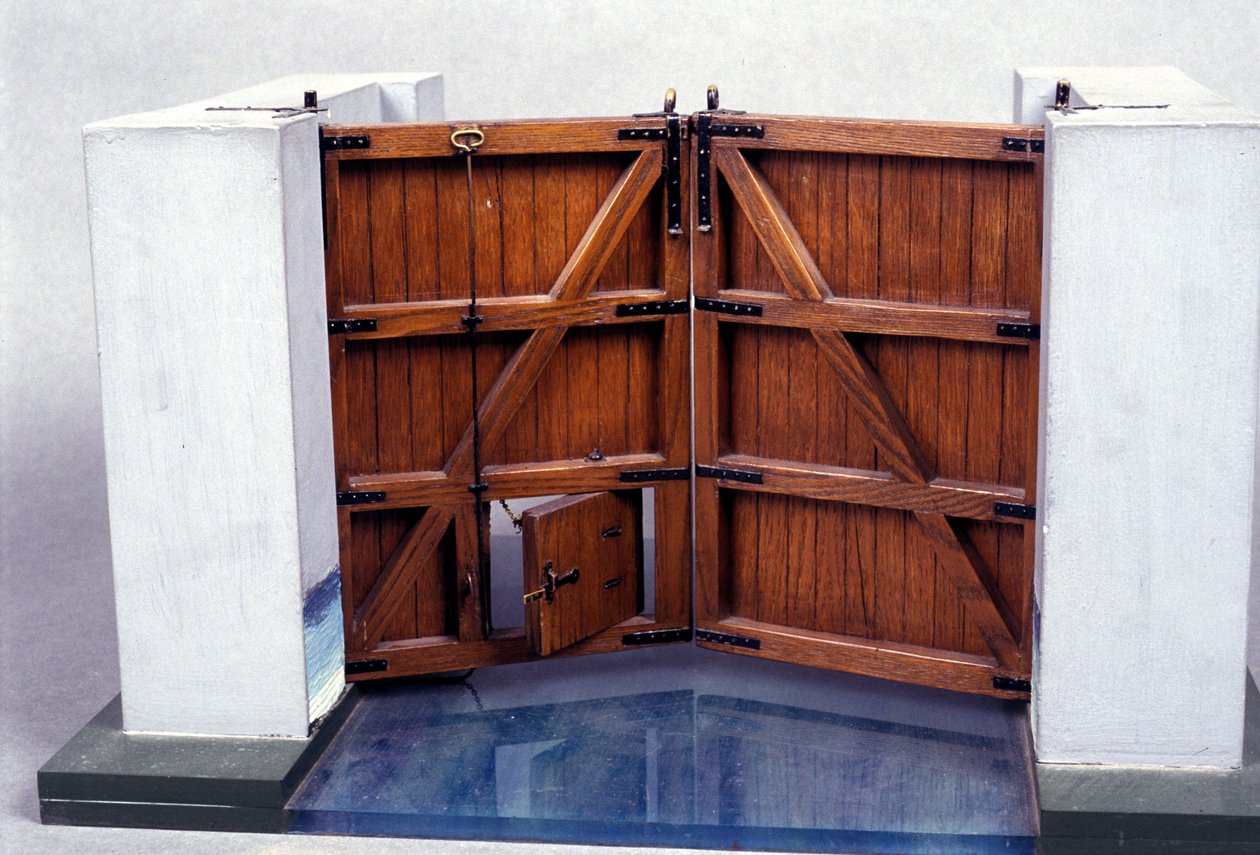 قفل نهري. نموذج من رسم ليوناردو دافنشي (ليوناردو دافنشي). متحف العلوم والتكنولوجيا بميلانو. بواسطة ليوناردو دا (بعد) فينشي