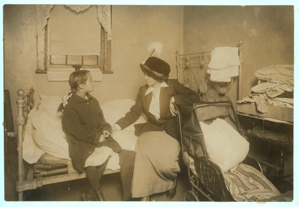 محقق يتحدث مع قائمة Ida ، 124 شارع ريدج ، نيويورك ، 16 سبتمبر 1913 بواسطة لويس ويكس هاين