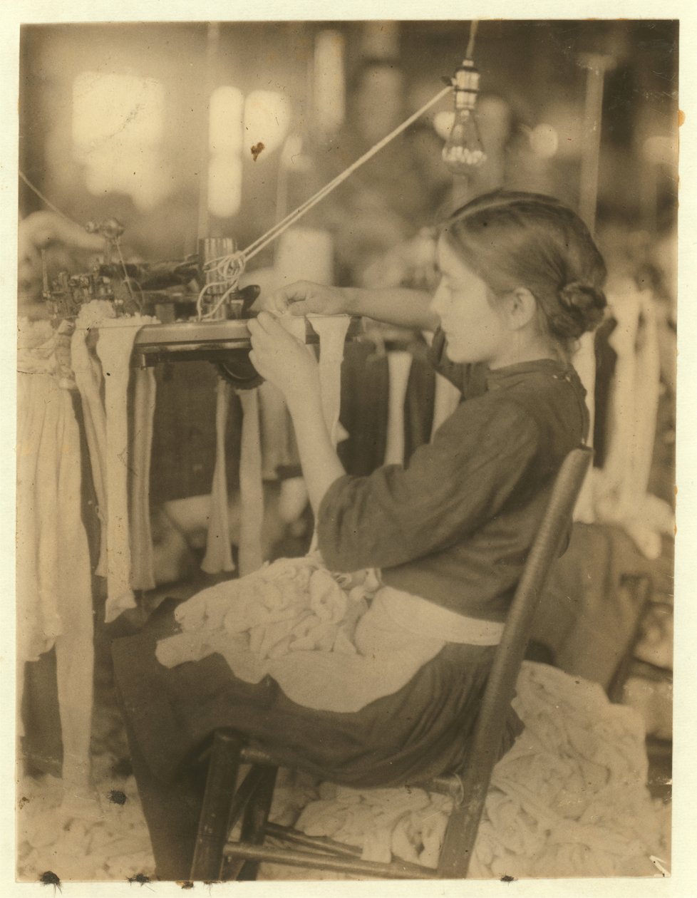 Cherokee Hosiery Mill ، روما ، جورجيا توظف خراطة وحلقات تتراوح أعمارهم بين 8 و 9 ، 1913 بواسطة لويس ويكس هاين