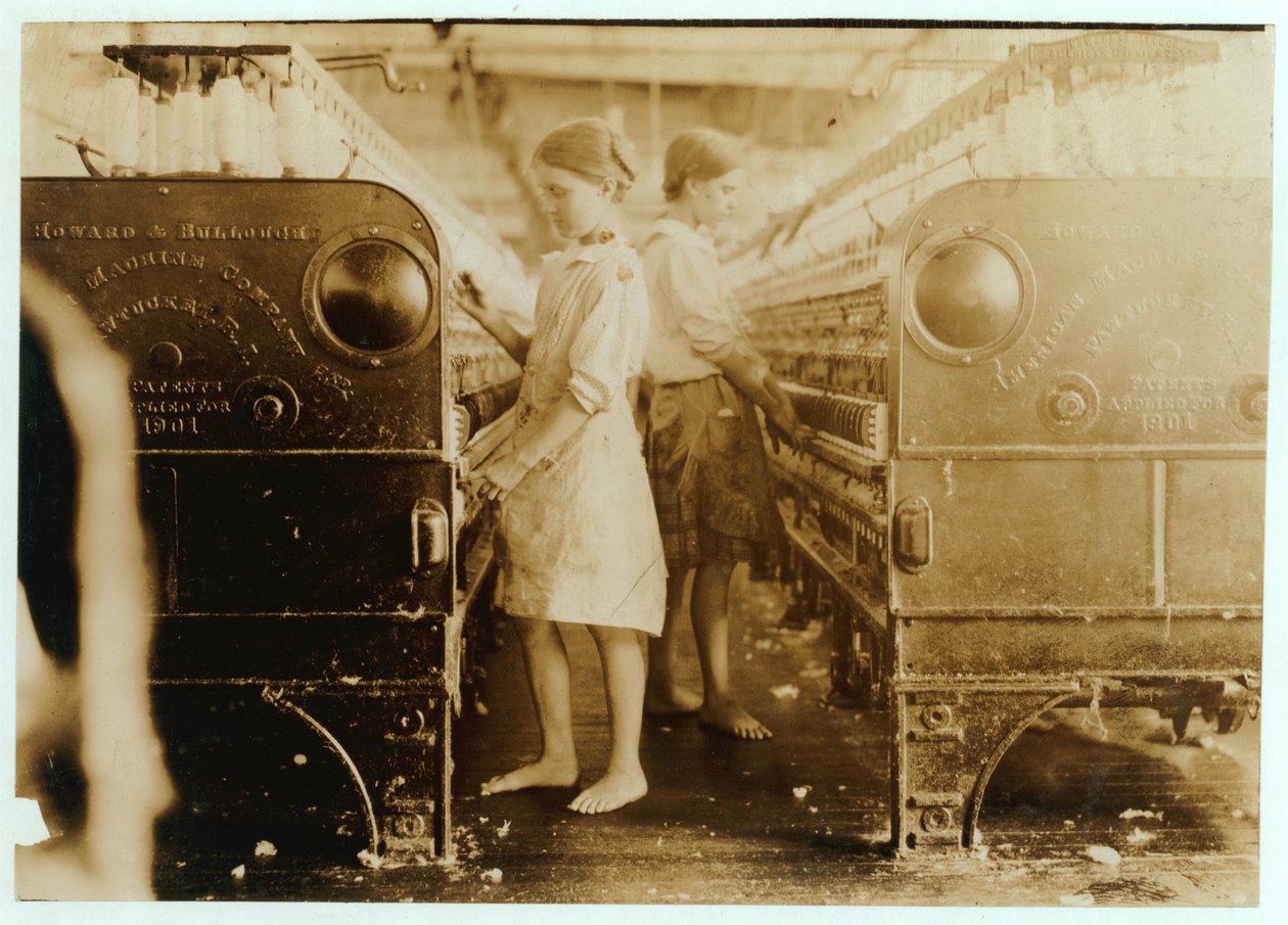 قالت إلسي وسادي عاملة في Yazoo City Yarn Mills ، ميسيسيبي أنهما كانا يبلغان من العمر 13 عامًا ، 1911 بواسطة لويس ويكس هاين