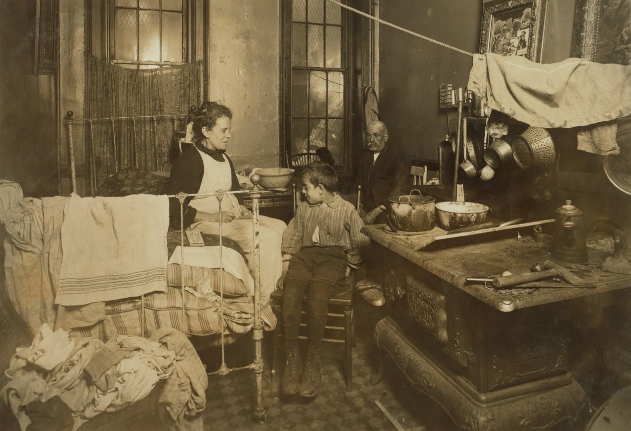 جيمي تشينكوانانا فئة "أقل من الدرجة" ، في المنزل في نيويورك خلف متجر العائلة ، 1913 بواسطة لويس ويكس هاين