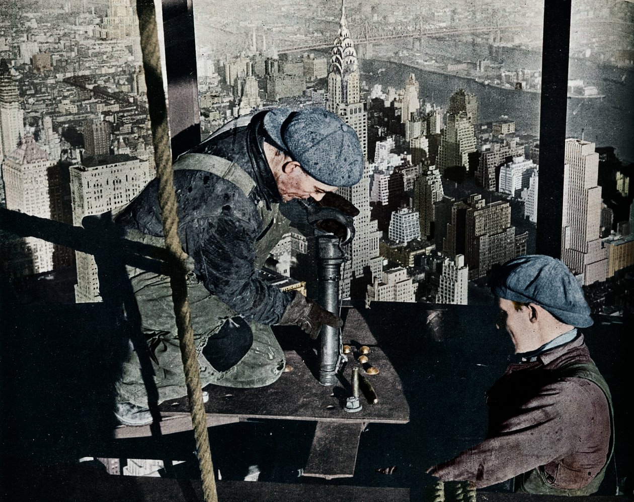 تثبيت المسامير الأخيرة في مبنى Morning Mast of the Empire State ، c1931 بواسطة لويس ويكس هاين