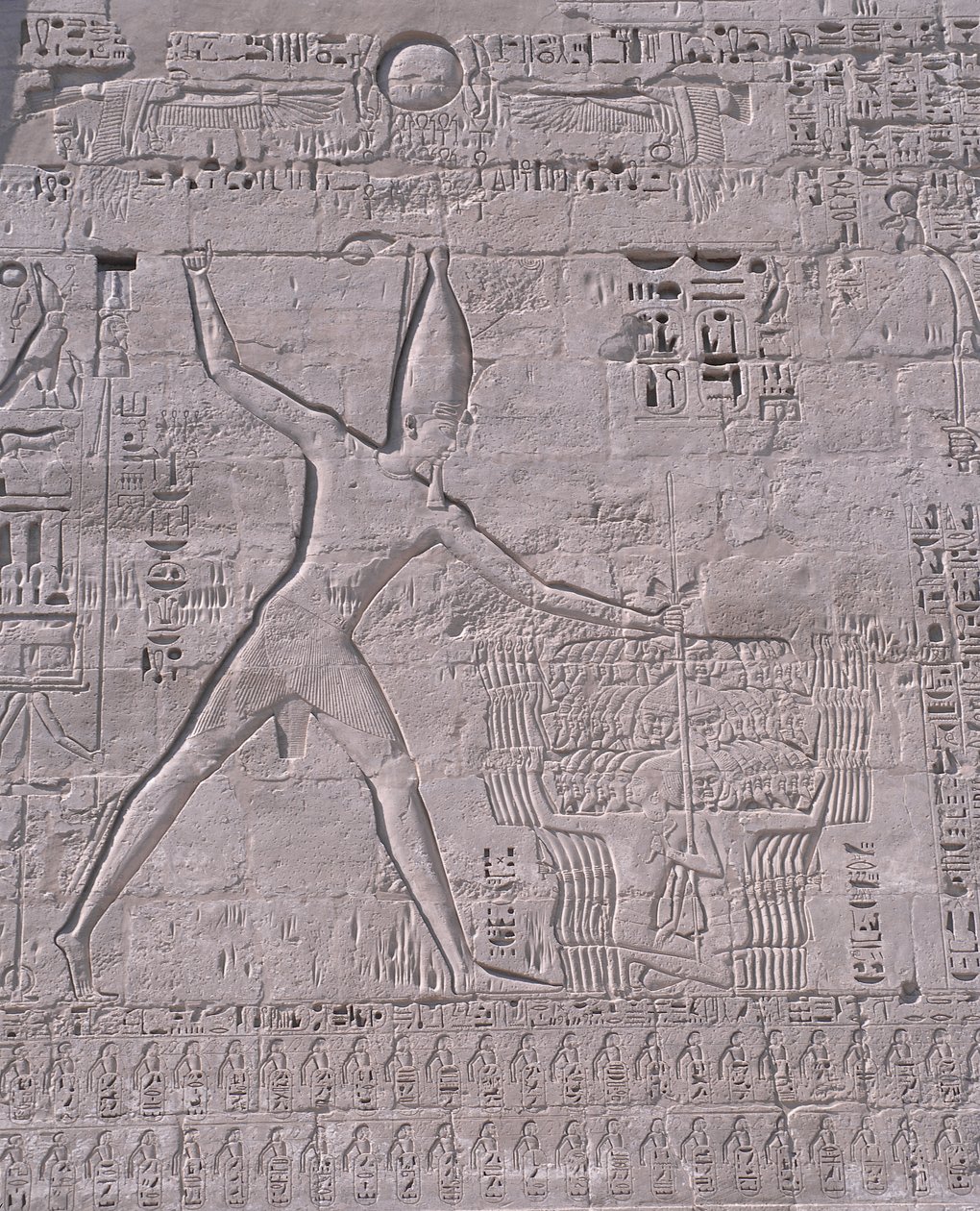 Carvings on the wall of a temple, Medinet Habu, Luxor, Egypt بواسطة غير معروف غير معروف