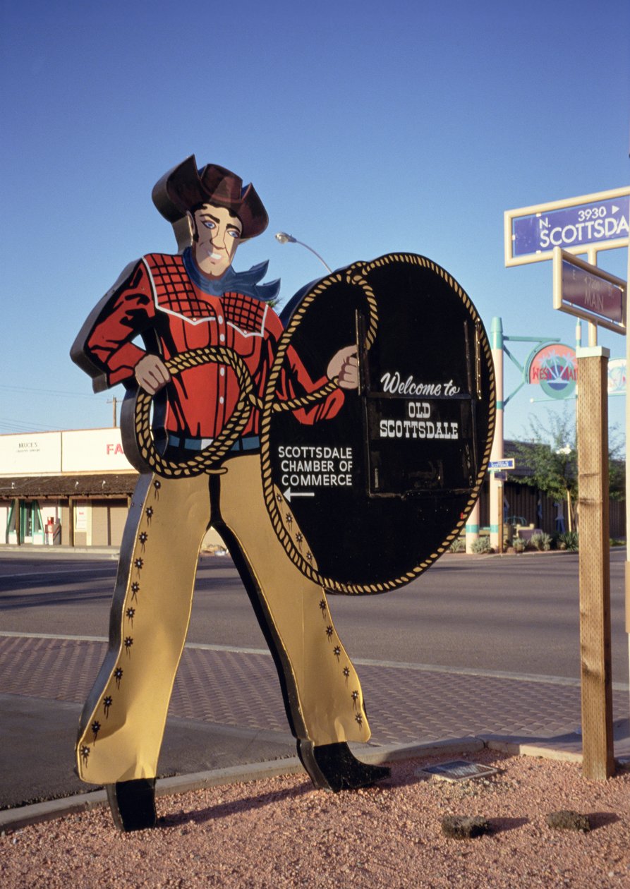 Cowboy figure sign welcoming tourists to Scottsdale, Arizona (photo) بواسطة غير معروف غير معروف